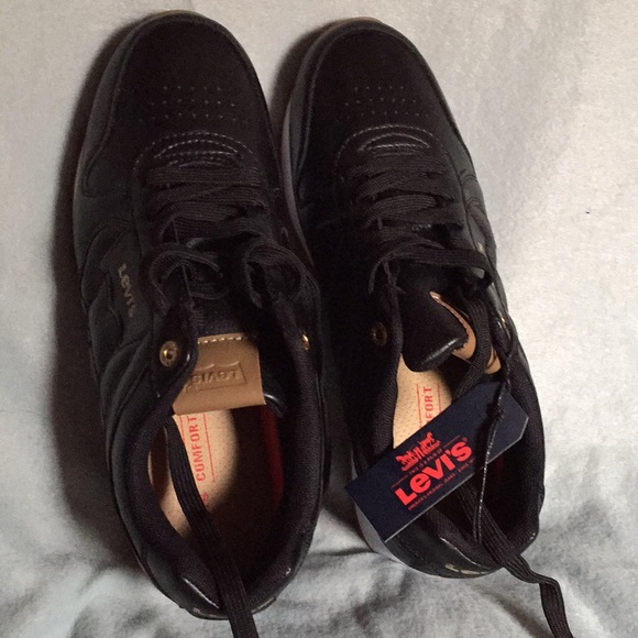 Levi’s athletic Tessa sneakers - Picture 1 of 10